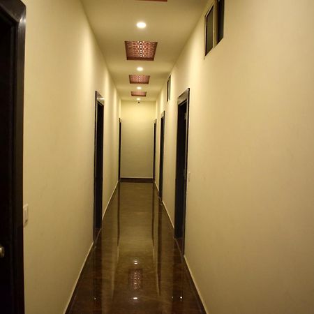 Hotel Peradiot Amhedabad Dış mekan fotoğraf