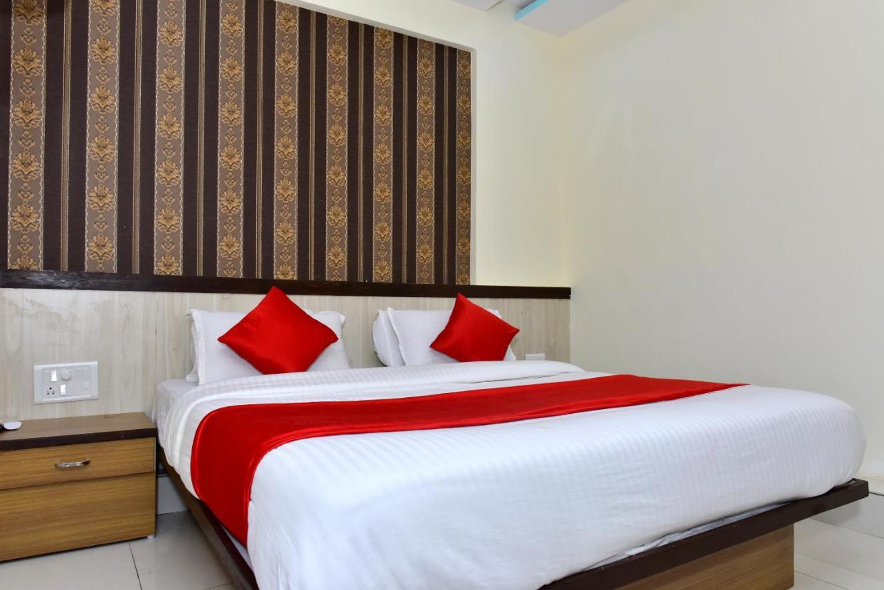 Hotel Peradiot Amhedabad Dış mekan fotoğraf