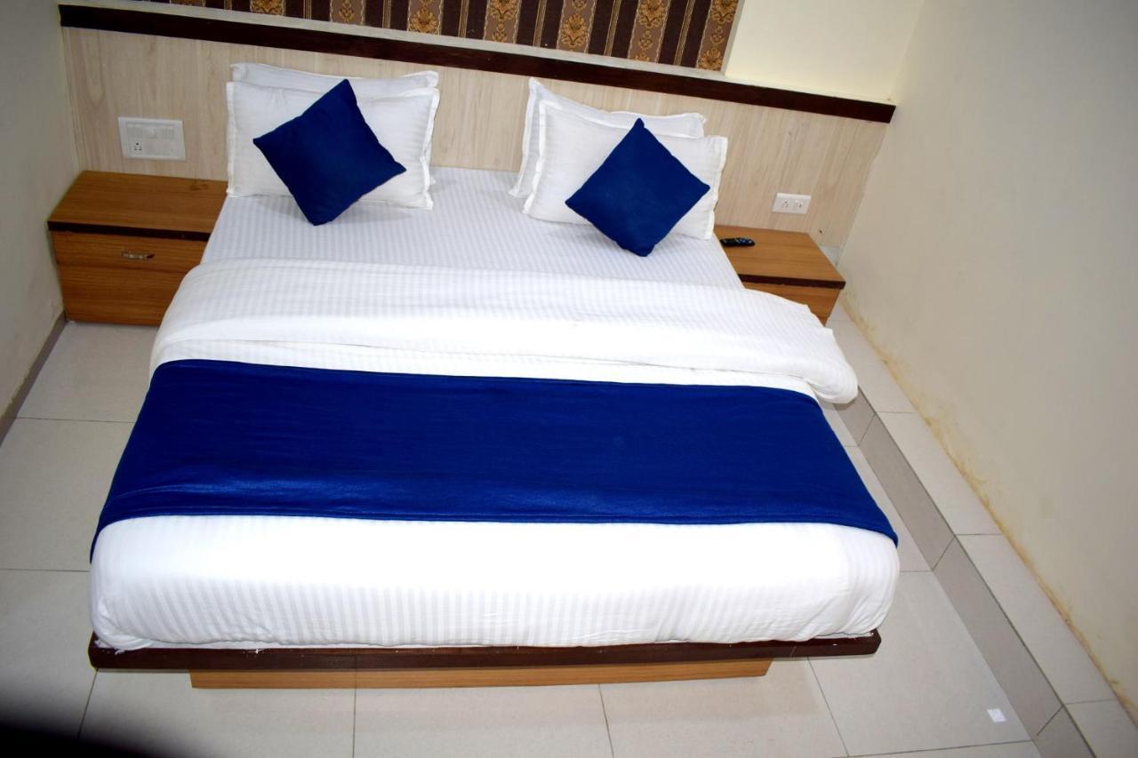 Hotel Peradiot Amhedabad Dış mekan fotoğraf