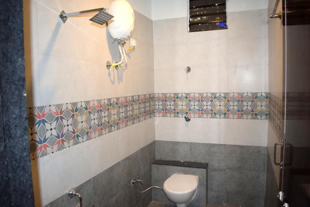 Hotel Peradiot Amhedabad Dış mekan fotoğraf