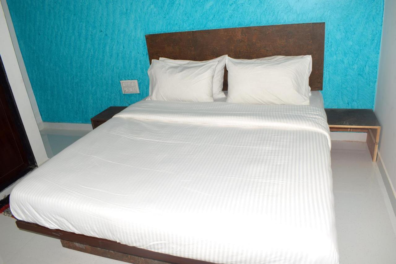 Hotel Peradiot Amhedabad Dış mekan fotoğraf