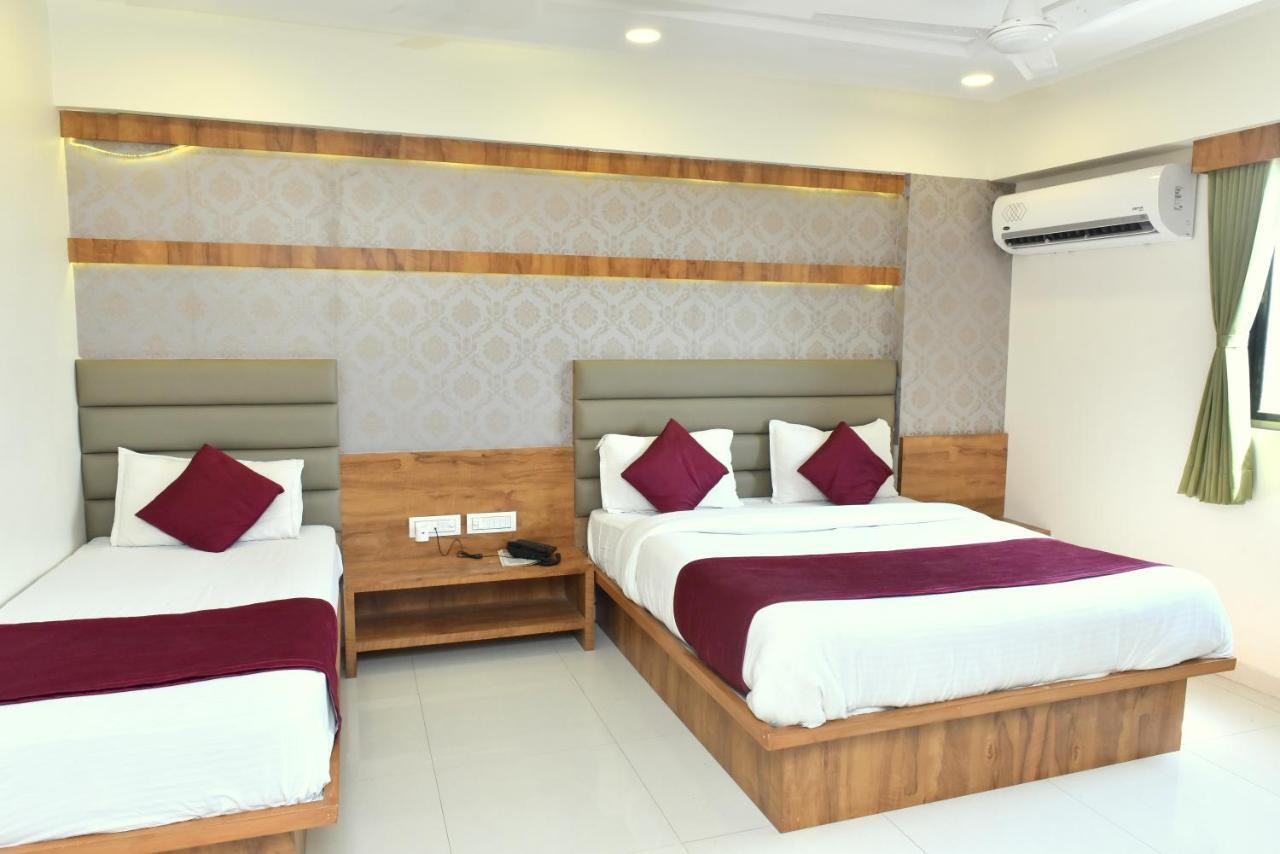 Hotel Peradiot Amhedabad Dış mekan fotoğraf