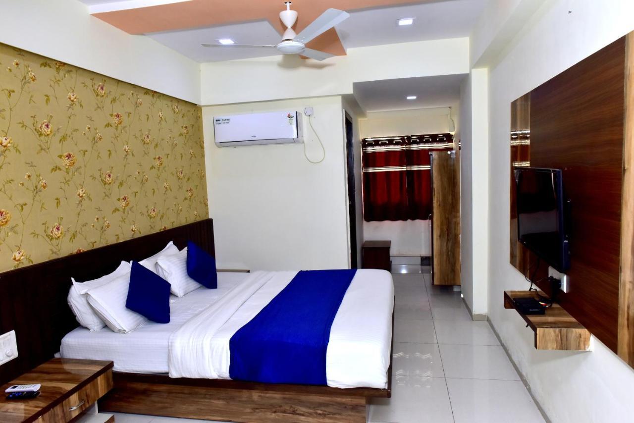Hotel Peradiot Amhedabad Dış mekan fotoğraf